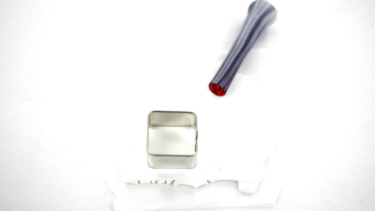 Orecchini in argilla polimerica con canna rosa : Tappa 21 Orecchini in argilla polimerica con canna rosa : Tappa 21