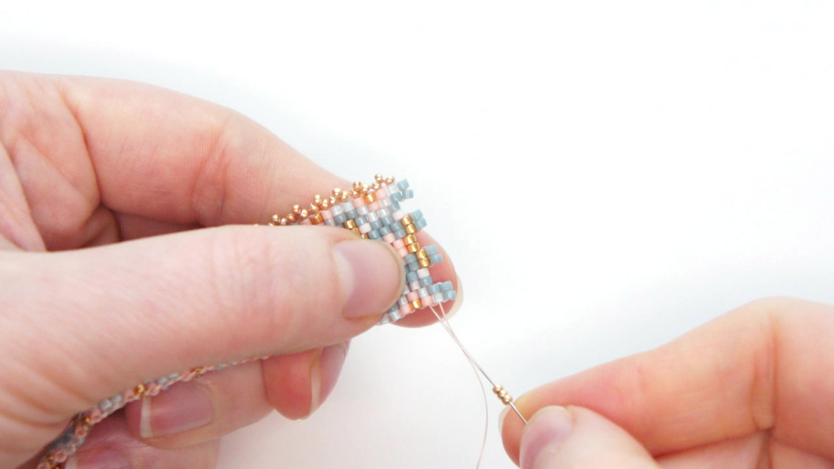 Bracciale multiranchi pastello Miyuki perline Miyuki chiusura Hiilos : Tappa 2 Bracciale multiranchi pastello Miyuki perline Miyuki chiusura Hiilos : Tappa 2