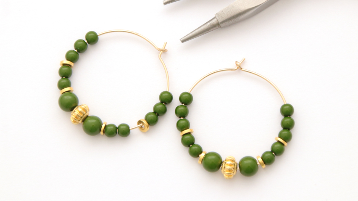 Perline creole fai da te verde oliva e rondelle d'oro : Tappa 1