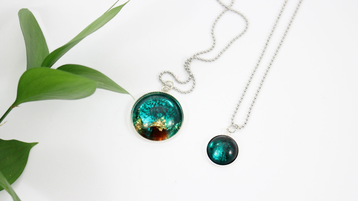 Ciondolo cabochon in resina epossidica