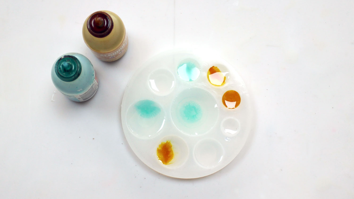 Ciondolo cabochon in resina epossidica : Tappa 1 Ciondolo cabochon in resina epossidica : Tappa 1