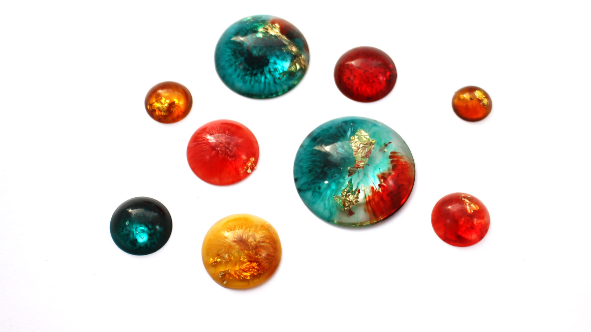 Ciondolo cabochon in resina epossidica : Tappa 3 Ciondolo cabochon in resina epossidica : Tappa 3