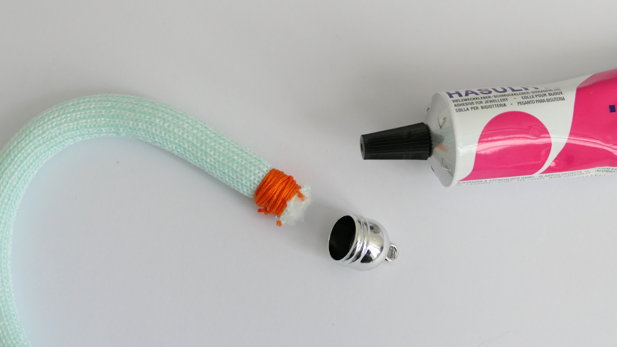 Bracciale Jaipur fai da te con corda e perline di Caticoud : Tappa 1 Bracciale Jaipur fai da te con corda e perline di Caticoud : Tappa 1