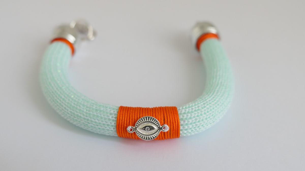 Bracciale Jaipur fai da te con corda e perline di Caticoud : Tappa 4 Bracciale Jaipur fai da te con corda e perline di Caticoud : Tappa 4