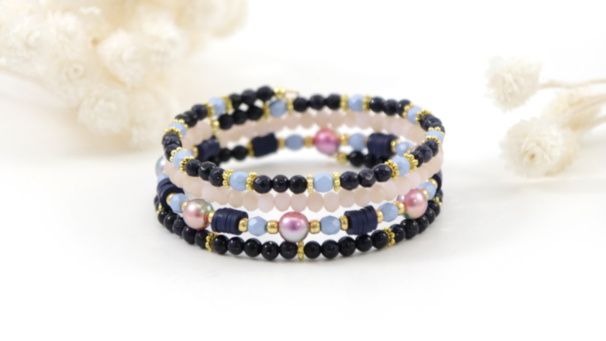 Bracciale a 4 giri con filo di memoria Miyuki Sky Heishi e perline sfaccettate