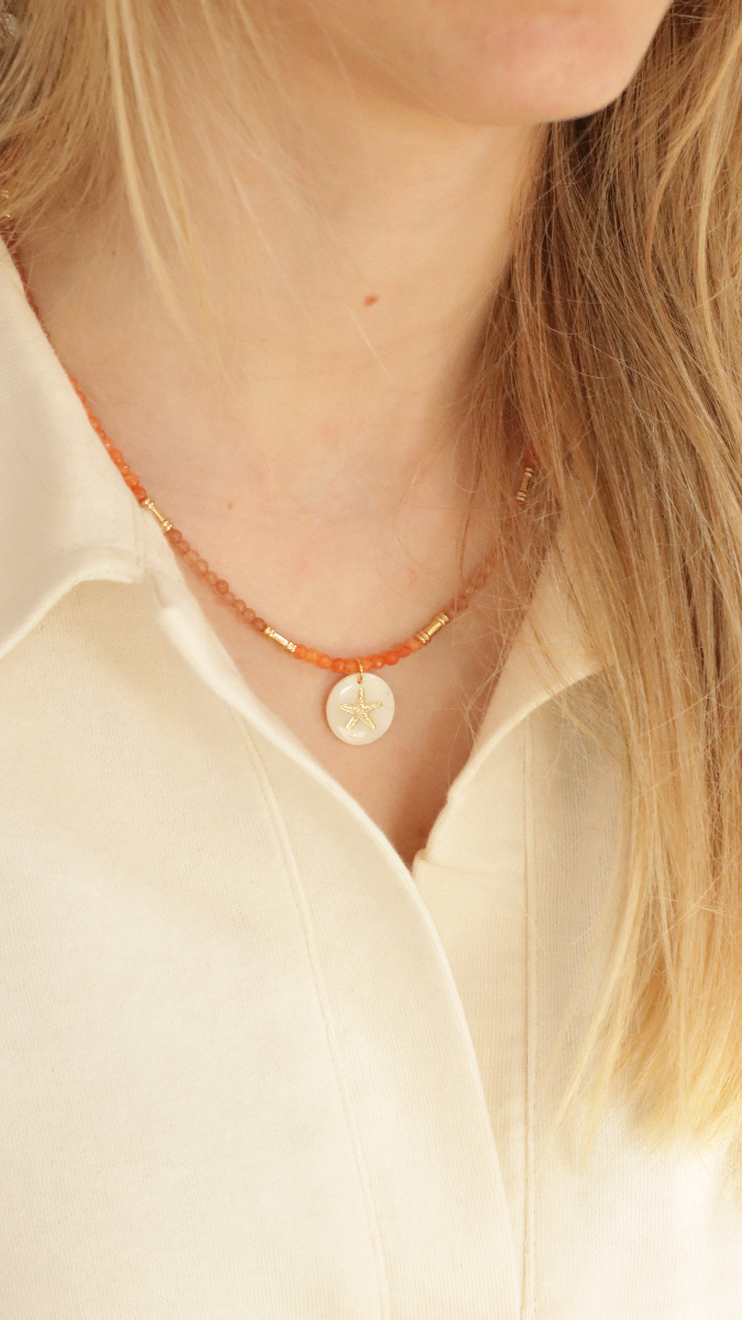 Schema DIY Collana di pietre semi-preziose Agate e ciondolo in madreperla Schema DIY Collana di pietre semi-preziose Agate e ciondolo in madreperla