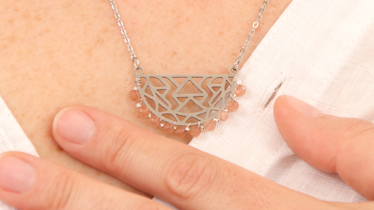 Collana in acciaio inossidabile con perle di gemme sfaccettate