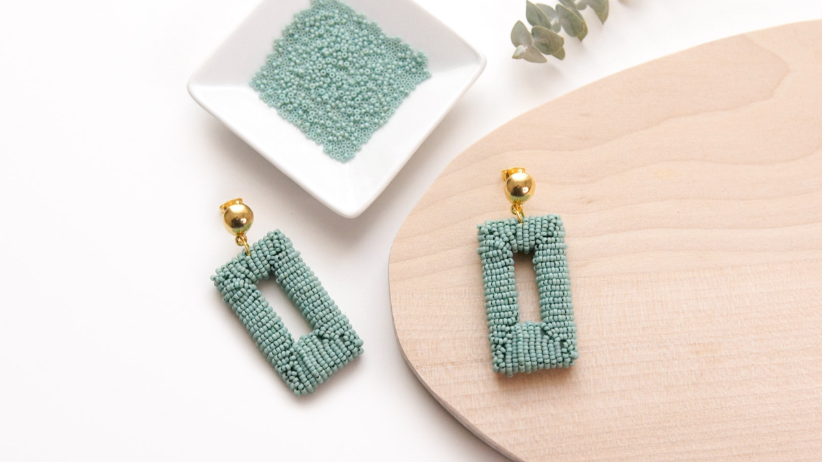 Schema Orecchini di perle rettangolari fai da te in stile anni '80 Schema Orecchini di perle rettangolari fai da te in stile anni '80