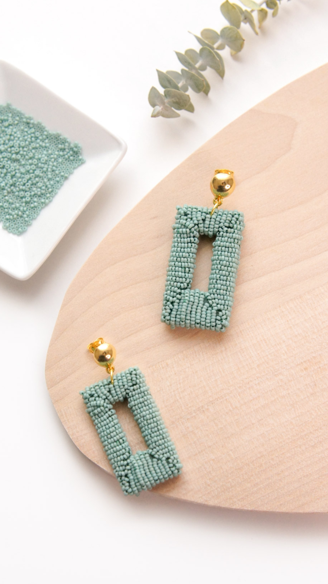 Schema Orecchini di perle rettangolari fai da te in stile anni '80 Schema Orecchini di perle rettangolari fai da te in stile anni '80