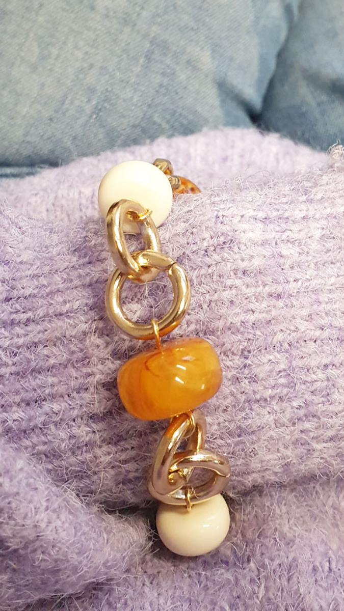 Schema Bracciale placcato in oro con perline rotonde in resina