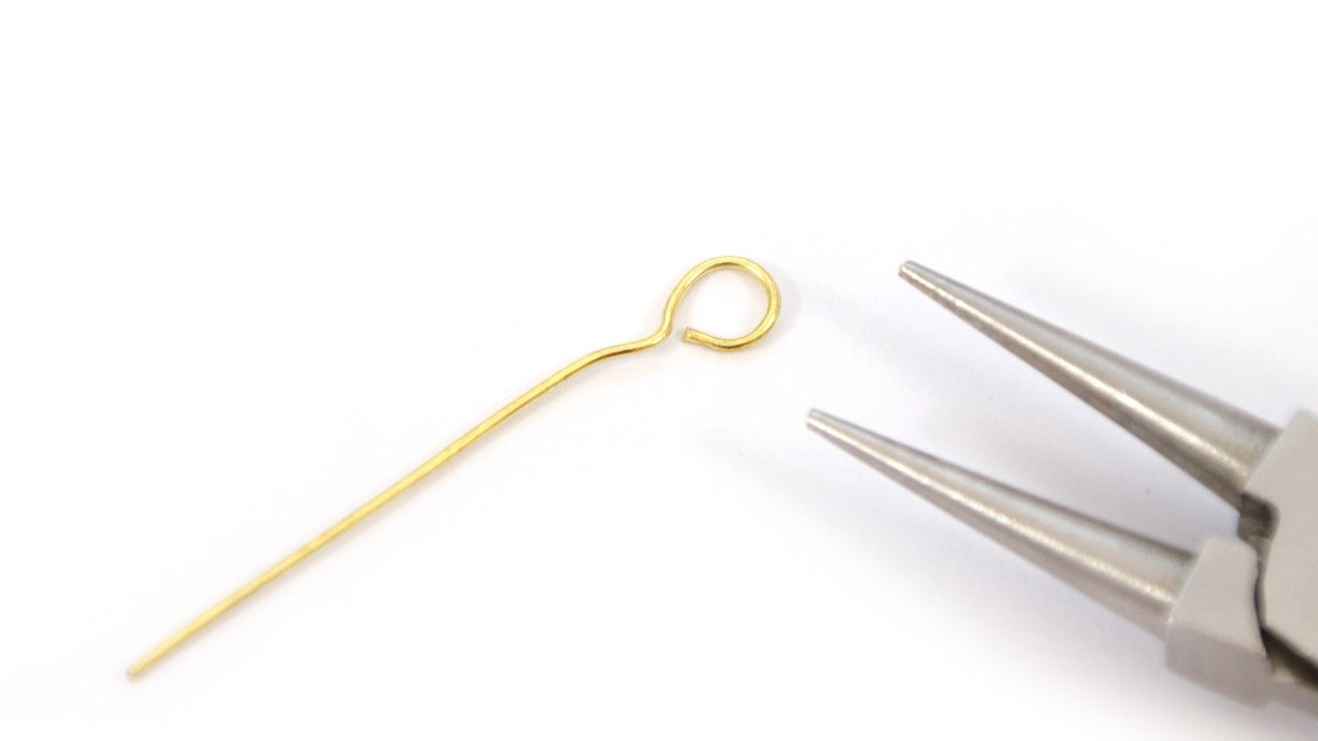 Bracciale placcato in oro con perline rotonde in resina : Tappa 2