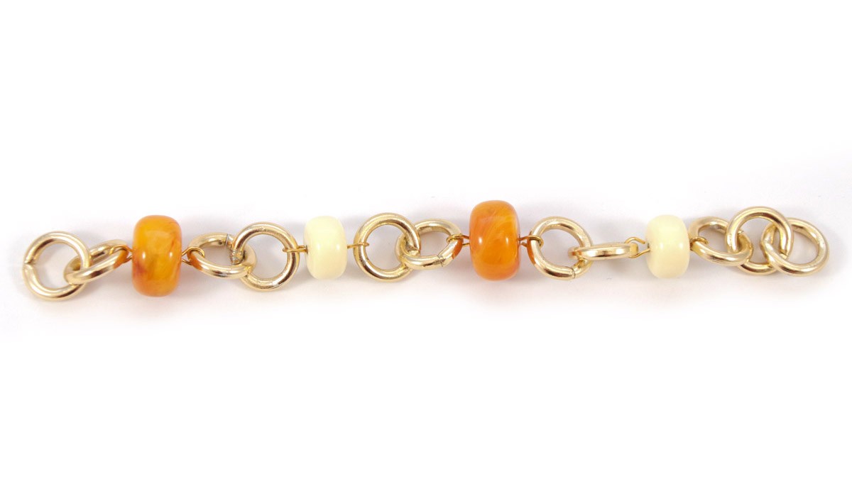 Bracciale placcato in oro con perline rotonde in resina : Tappa 6