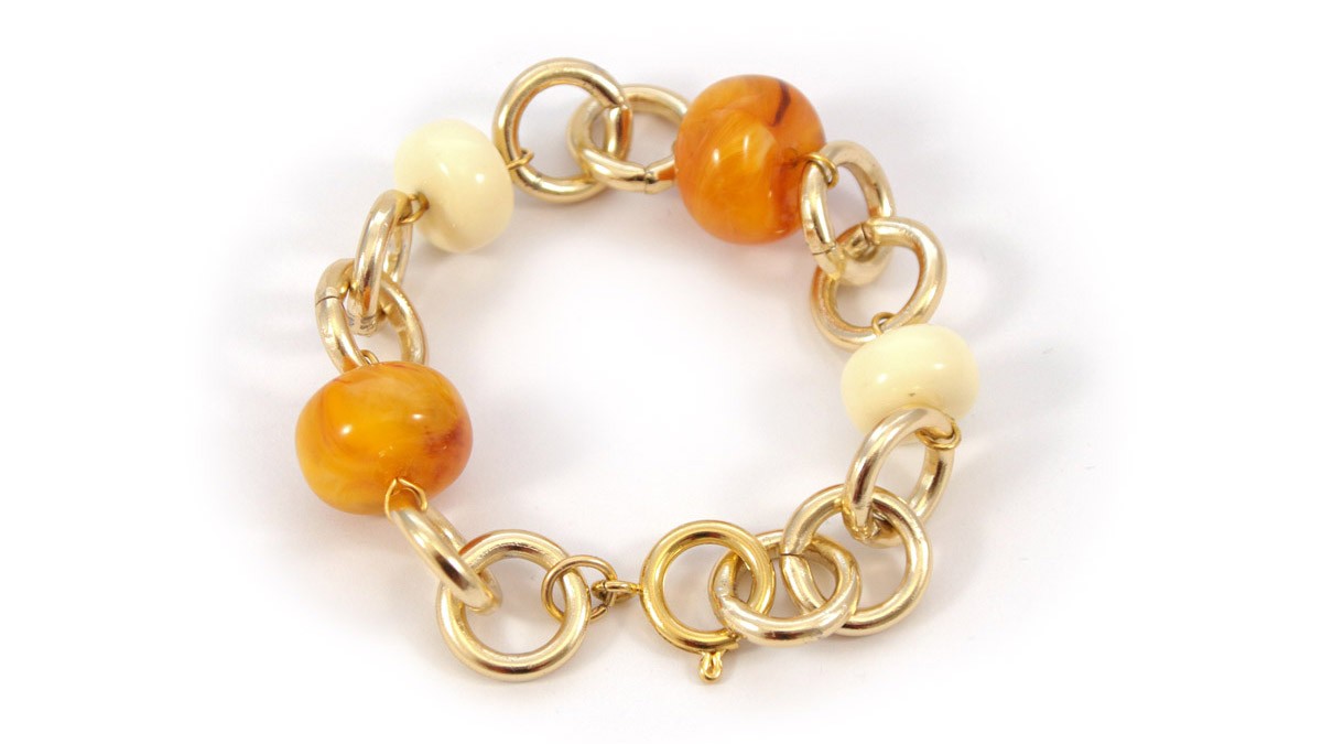 Bracciale placcato in oro con perline rotonde in resina : Tappa 7