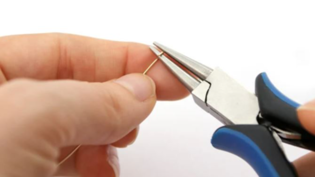 Bracciale Jonc semainier diamanté dorato con charms in oro fine alfabeto : Tappa 6 Bracciale Jonc semainier diamanté dorato con charms in oro fine alfabeto : Tappa 6