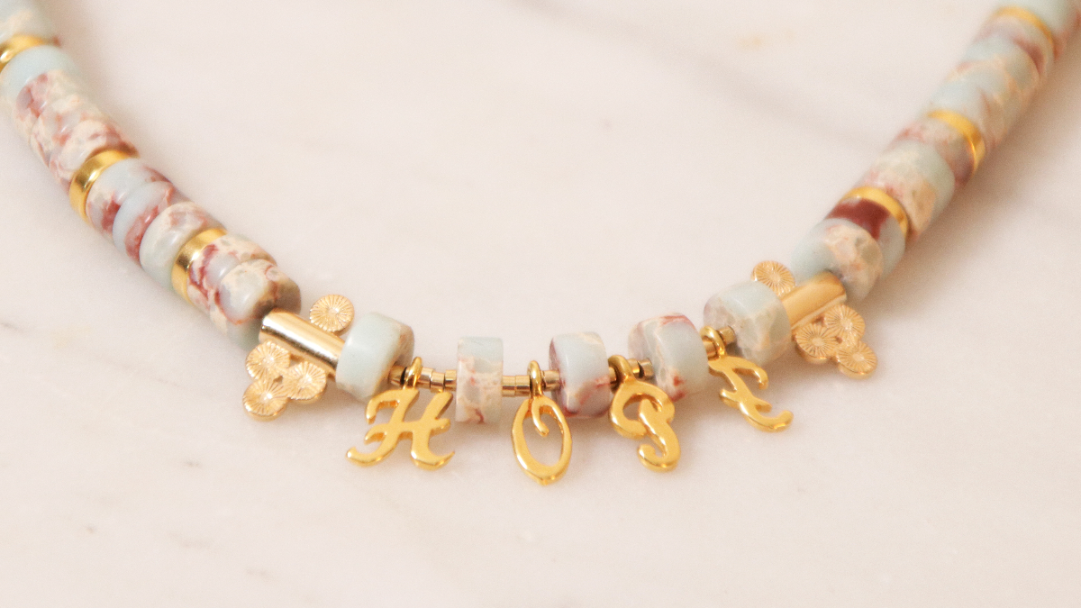 Girocollo fai da te con perline heishi per il messaggio : Tappa 3