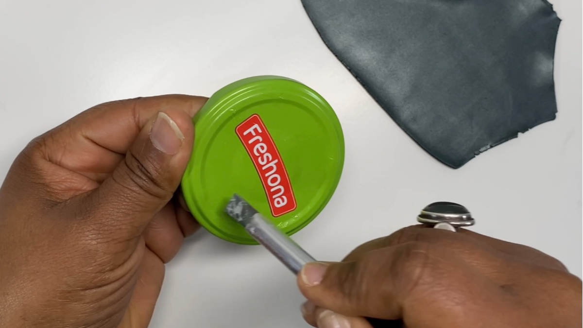 3 idee fai da te per riciclare i tuoi barattoli con l'argilla polimerica : Tappa 39