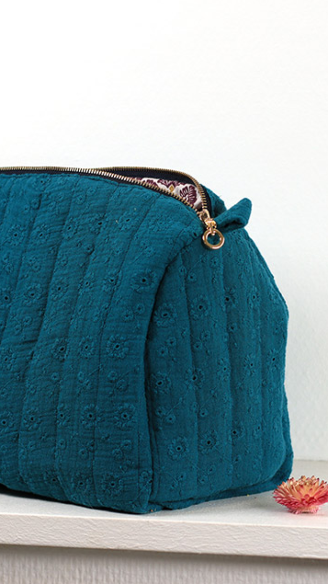 Schema Tutorial di cucito - Grande borsa da toilette in garza di cotone ricamata
