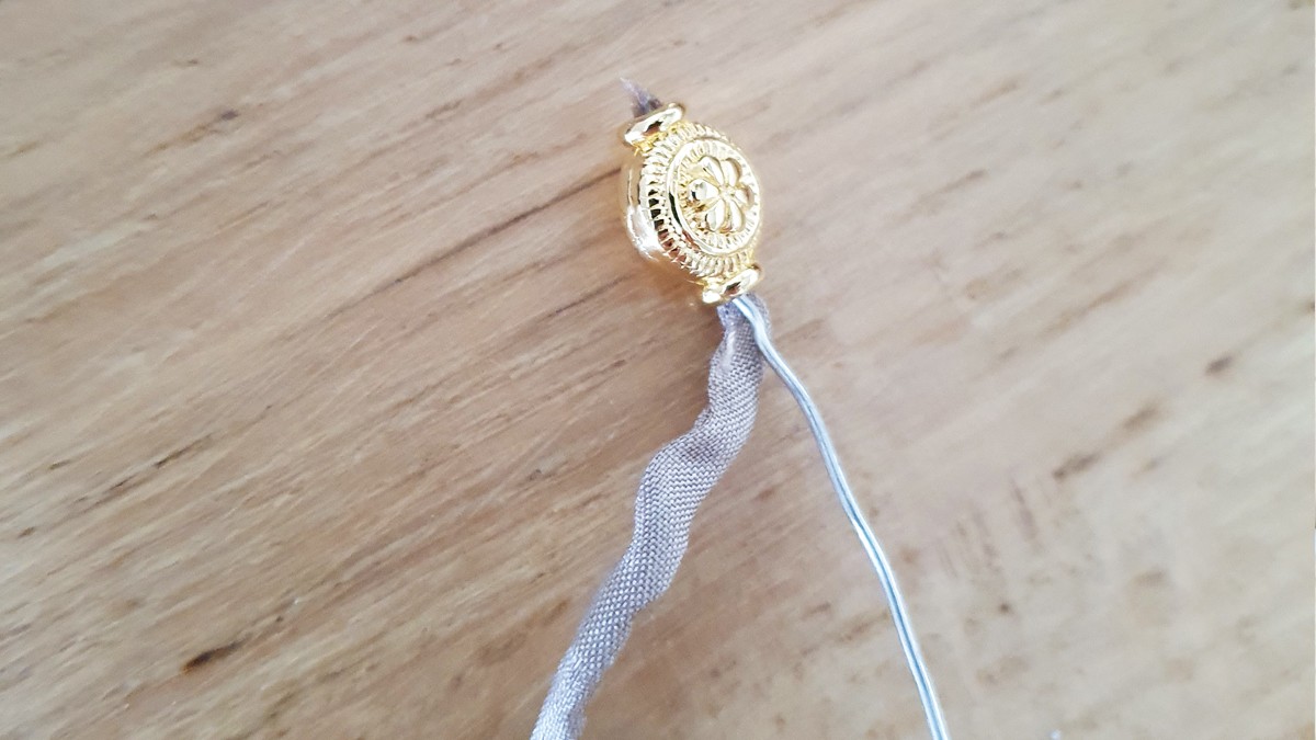 Collana trendy a più file con gemme di corniola e Unakite : Tappa 4 Collana trendy a più file con gemme di corniola e Unakite : Tappa 4