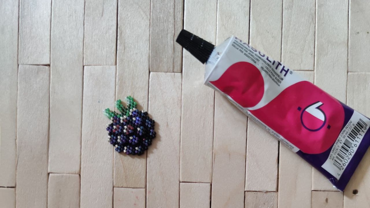 Calamita in rilievo con mora e fungo fai da te in Miyuki bead weave 11/0 : Tappa 2 Calamita in rilievo con mora e fungo fai da te in Miyuki bead weave 11/0 : Tappa 2