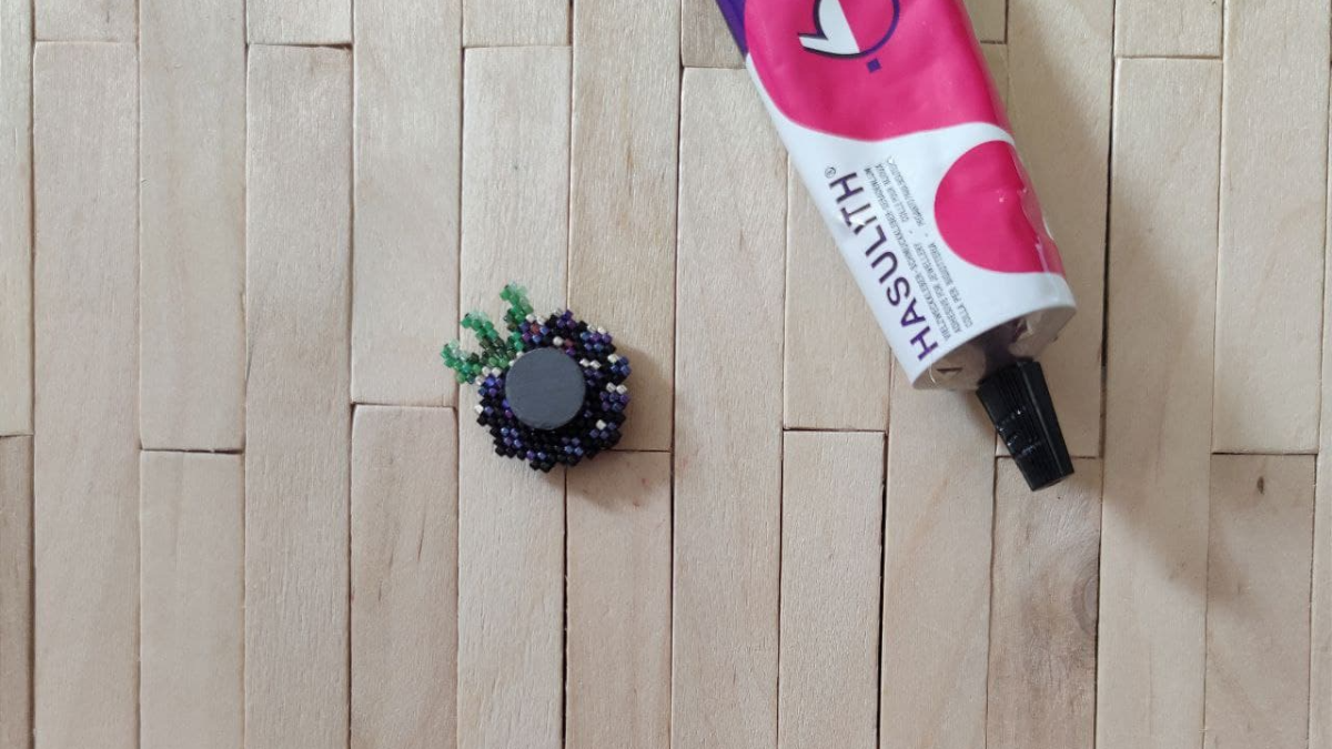 Calamita in rilievo con mora e fungo fai da te in Miyuki bead weave 11/0 : Tappa 3 Calamita in rilievo con mora e fungo fai da te in Miyuki bead weave 11/0 : Tappa 3