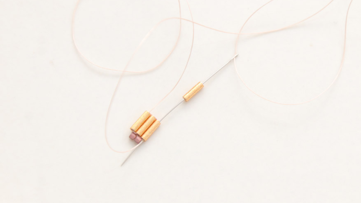 Orecchini Miyuki Brick Stitch Bugles : Tappa 3 Orecchini Miyuki Brick Stitch Bugles : Tappa 3