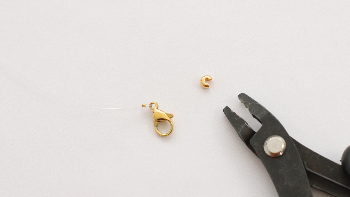 Collana fai da te di perle di occhio di tigre con il fascino dello scarabeo : Tappa 1 Collana fai da te di perle di occhio di tigre con il fascino dello scarabeo : Tappa 1