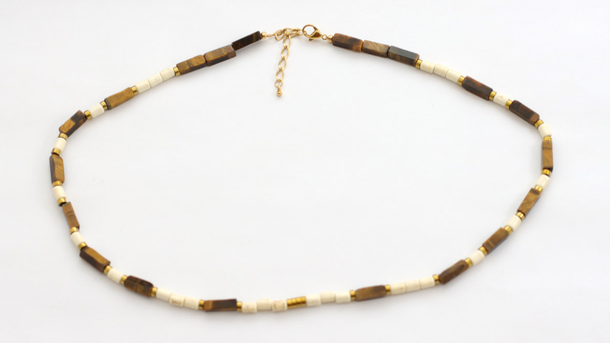 Collana fai da te di perle di occhio di tigre con il fascino dello scarabeo : Tappa 2 Collana fai da te di perle di occhio di tigre con il fascino dello scarabeo : Tappa 2