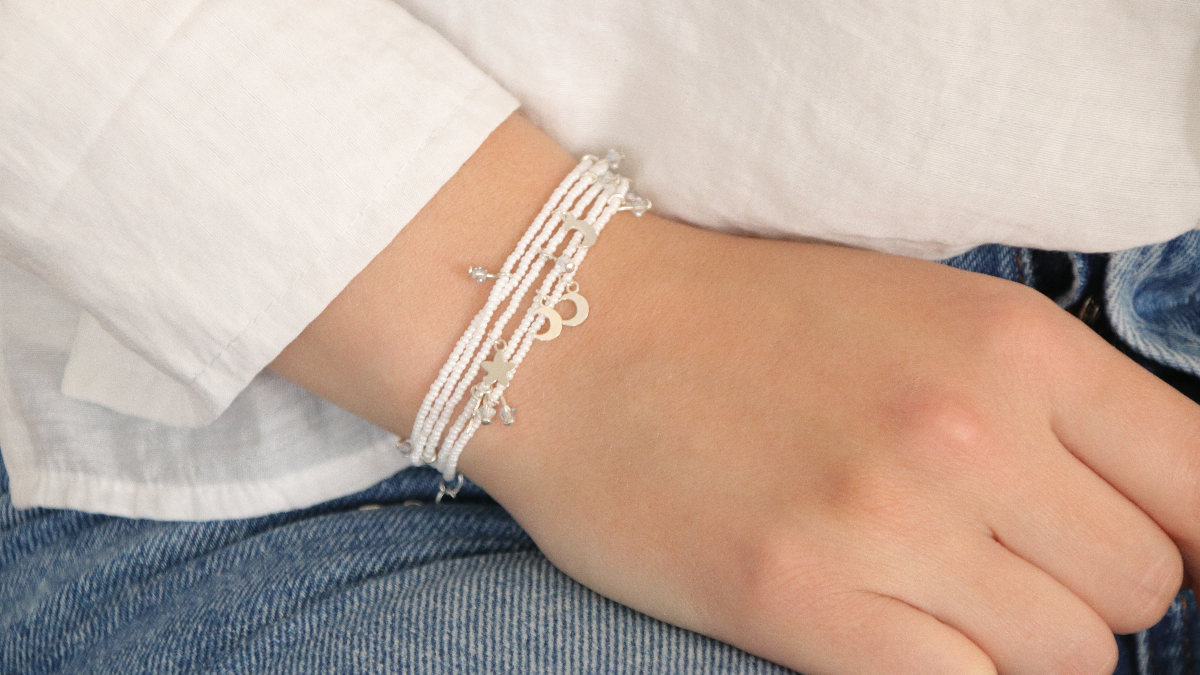 Schema Bracciale multirang con charms di lune e stelle