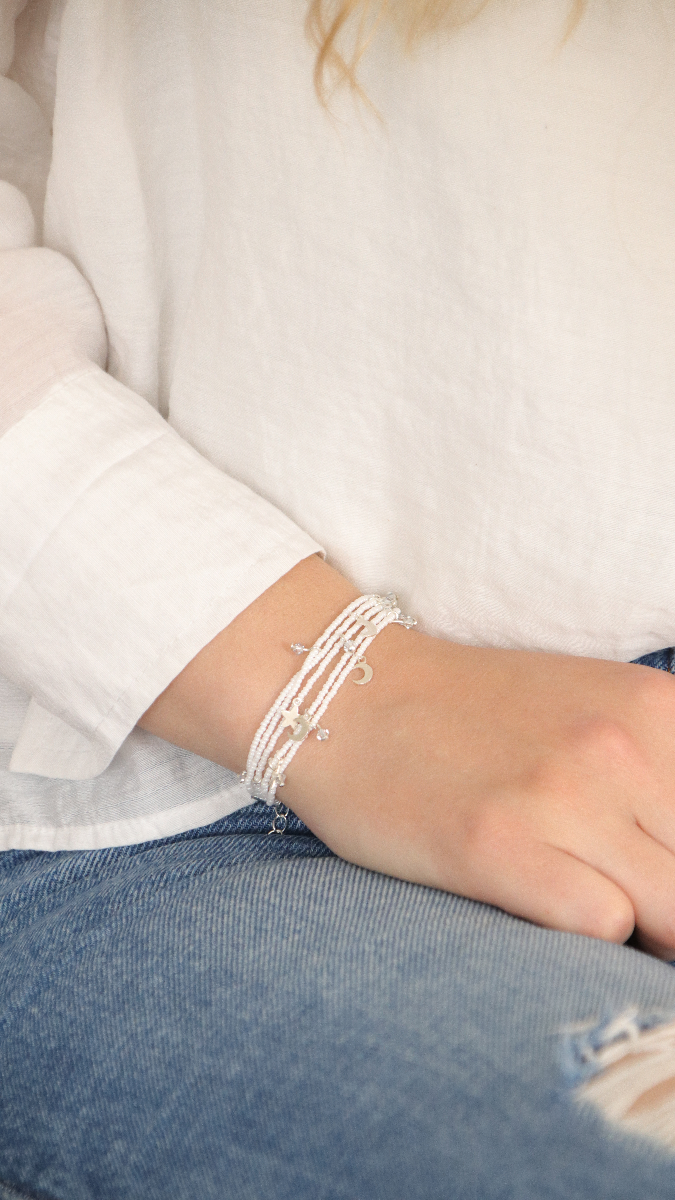 Schema Bracciale multirang con charms di lune e stelle