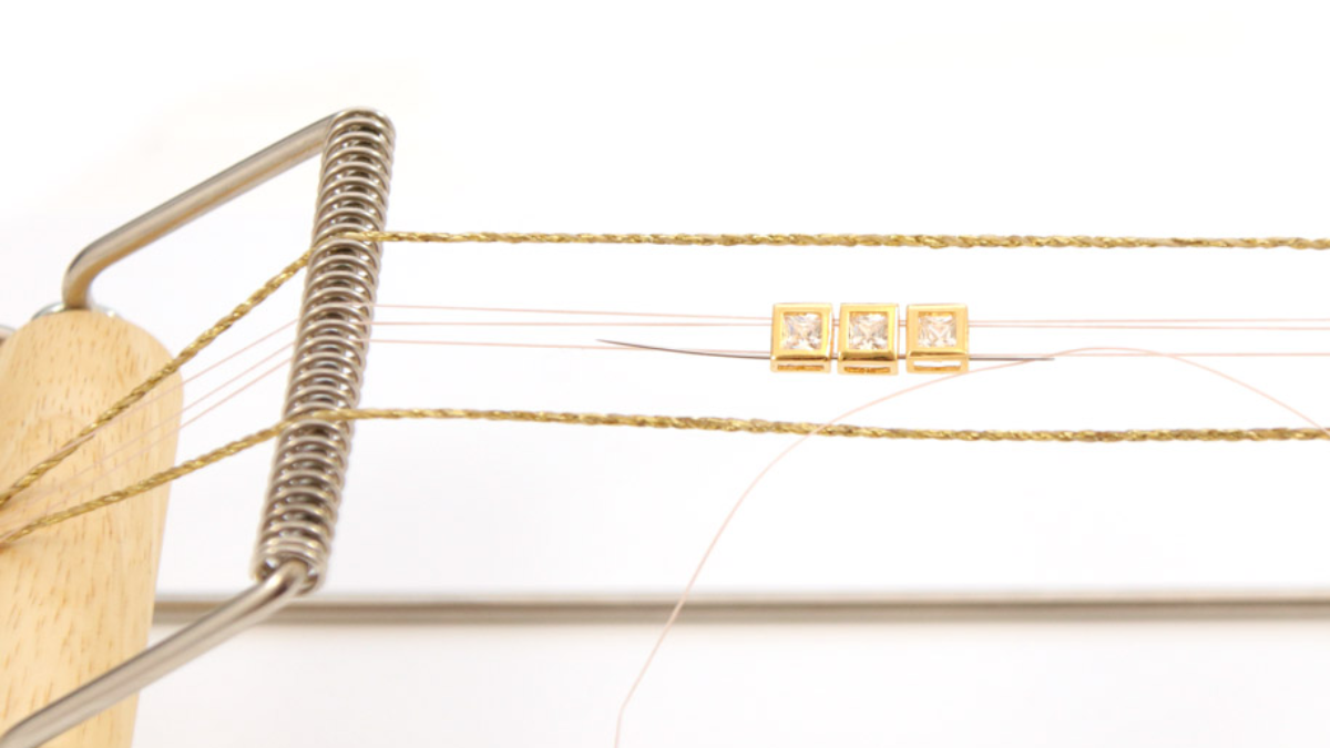 Miyuki Delicas 10 Griglia di tessitura a telaio con intarsio di strass : Tappa 1