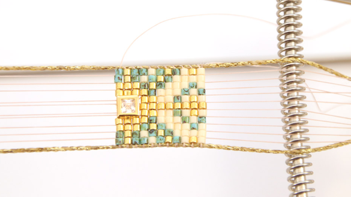 Miyuki Delicas 10 Griglia di tessitura a telaio con intarsio di strass : Tappa 6