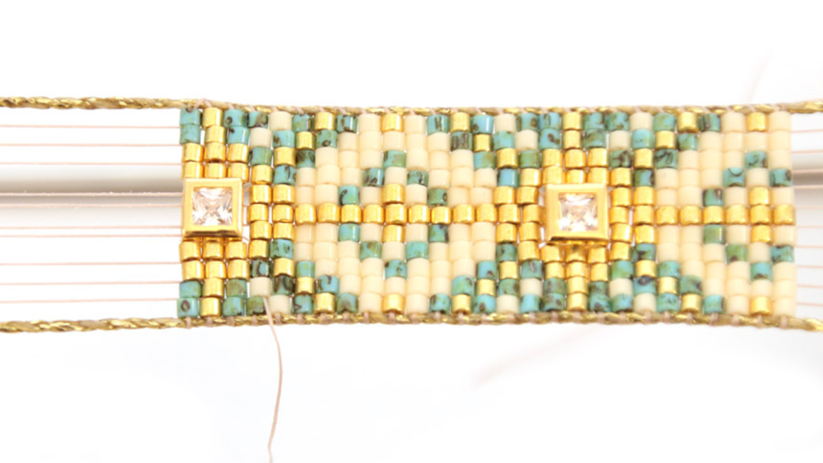 Miyuki Delicas 10 Griglia di tessitura a telaio con intarsio di strass : Tappa 7