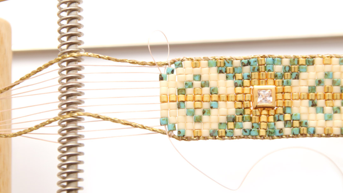 Miyuki Delicas 10 Griglia di tessitura a telaio con intarsio di strass : Tappa 9