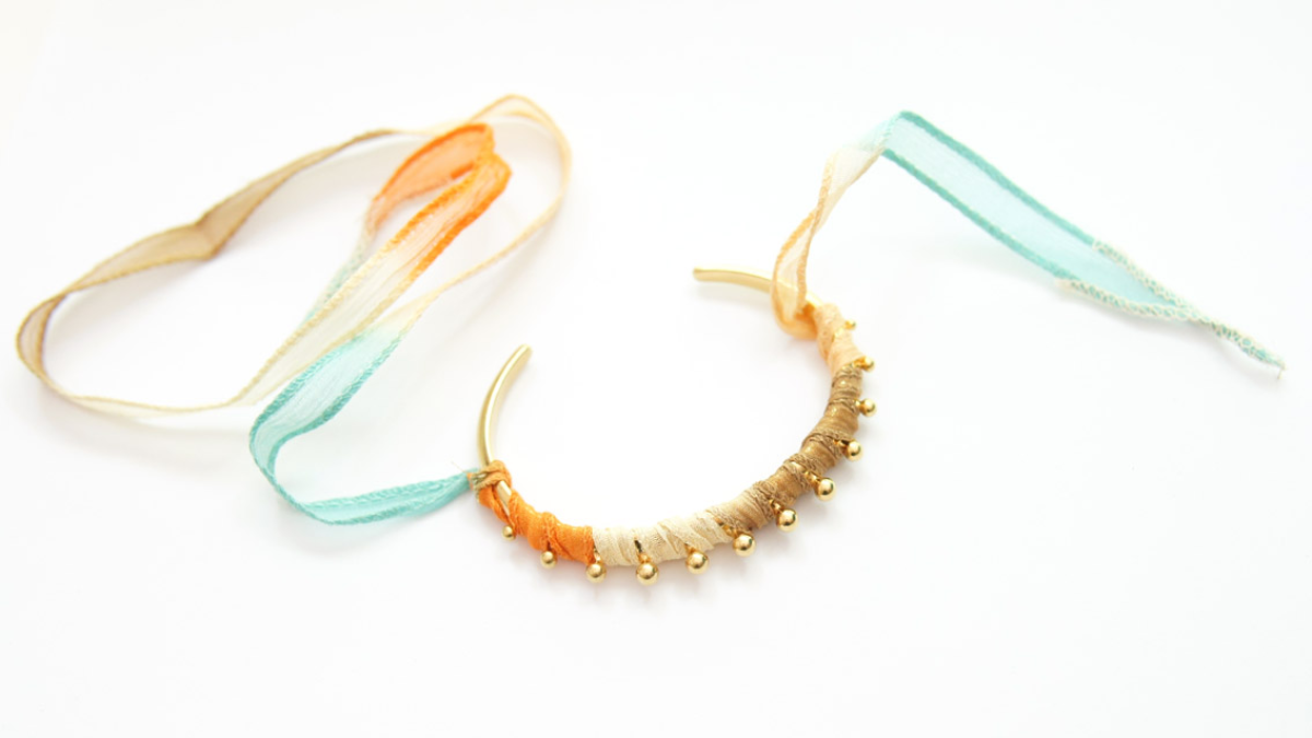 Bracciale d'oro fai da te in stile boho con nastro di seta tie and dye : Tappa 2 Bracciale d'oro fai da te in stile boho con nastro di seta tie and dye : Tappa 2