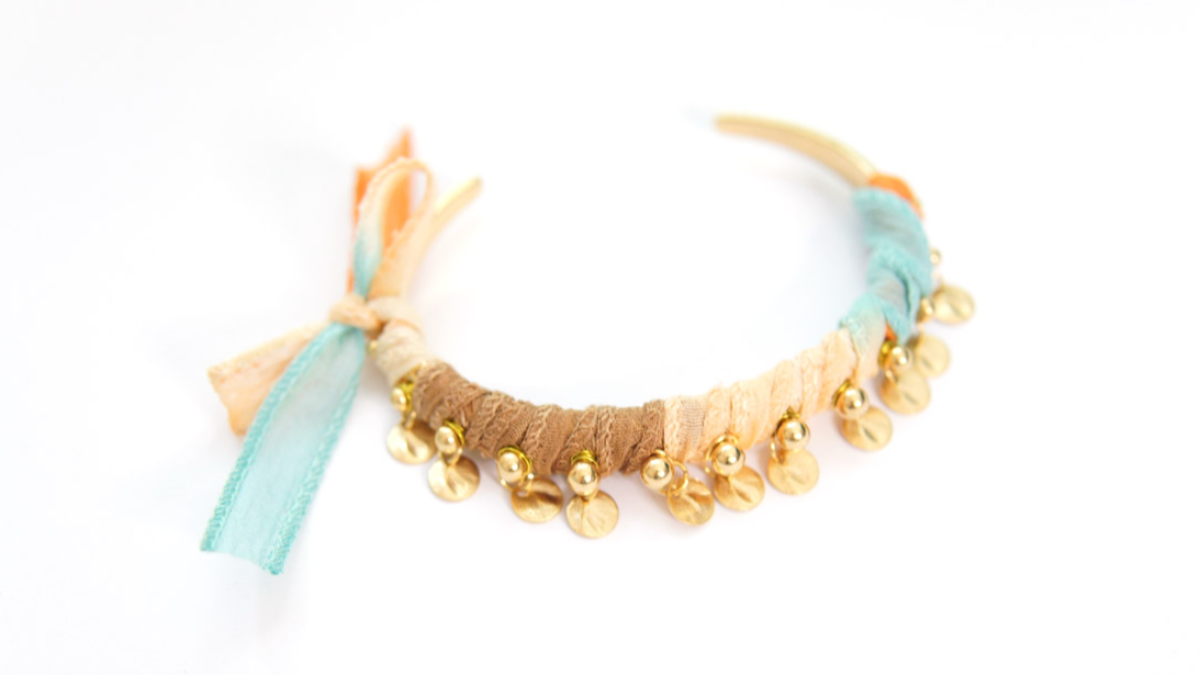 Bracciale d'oro fai da te in stile boho con nastro di seta tie and dye : Tappa 5 Bracciale d'oro fai da te in stile boho con nastro di seta tie and dye : Tappa 5