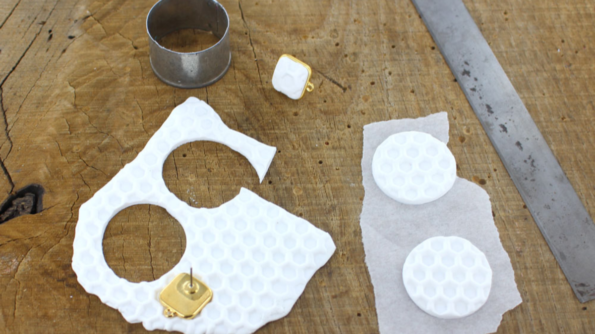 Orecchini a nido d'ape con Fimo liquido : Tappa 2 Orecchini a nido d'ape con Fimo liquido : Tappa 2