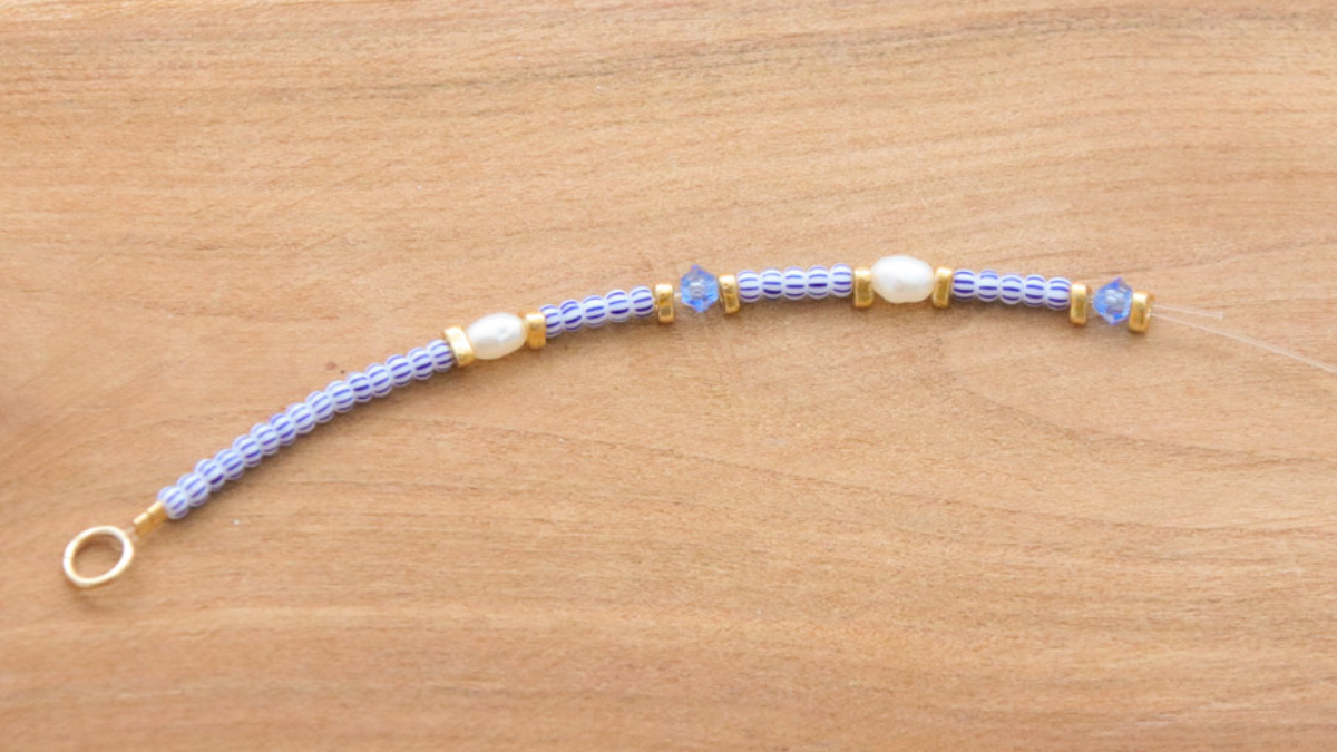 Tuto Collana Multirangs con perline a strisce blu e catene fantasia : Tappa 5