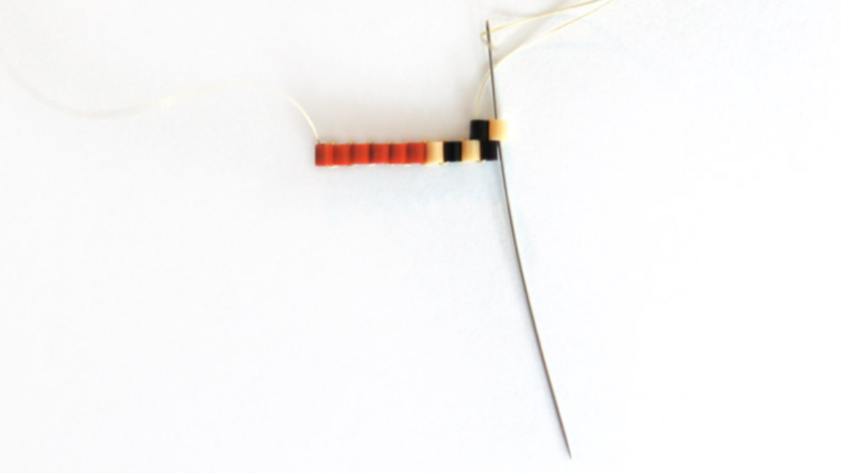 Schema di tessitura Brick Stitch Child con perline Hama Mini : Tappa 12 Schema di tessitura Brick Stitch Child con perline Hama Mini : Tappa 12