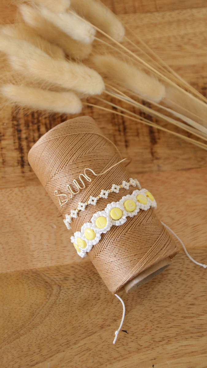 Bracciale macramé con fiori e perline Alphabet