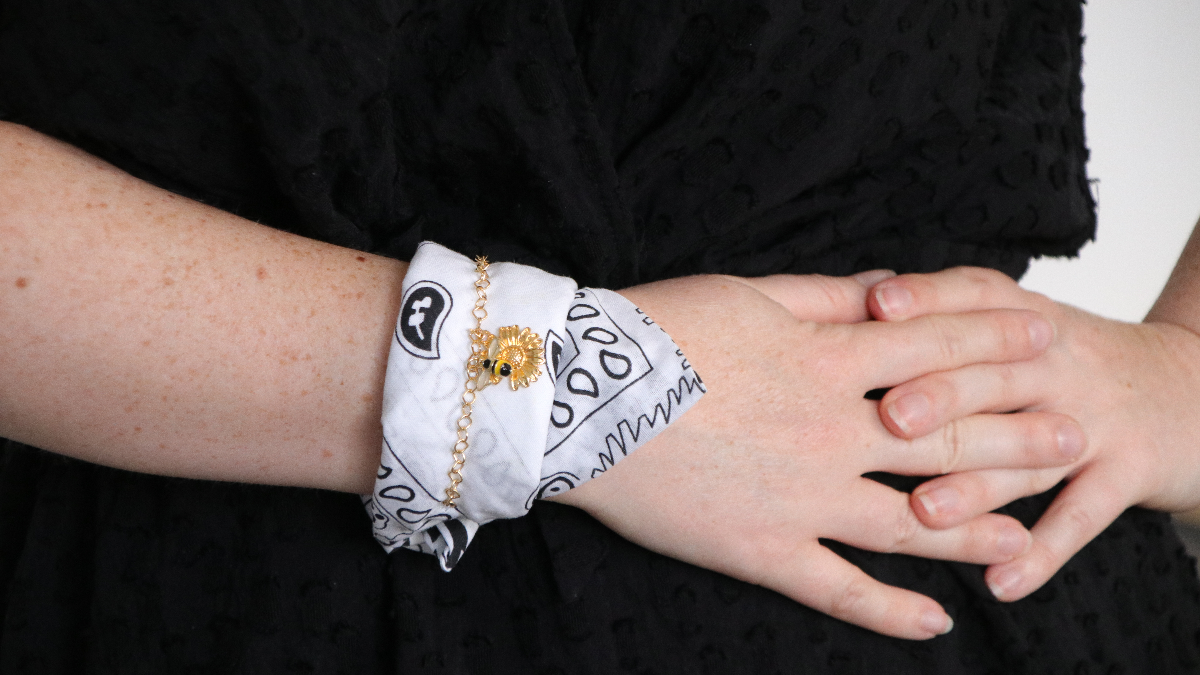 Schema Bracciale Bandana fai da te con ciondolo ape Schema Bracciale Bandana fai da te con ciondolo ape