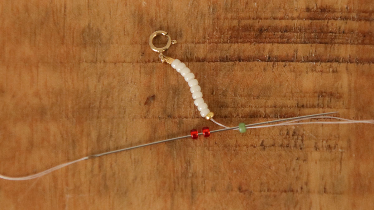 Bracciale di frutta fai da te con perline di semi : Tappa 2