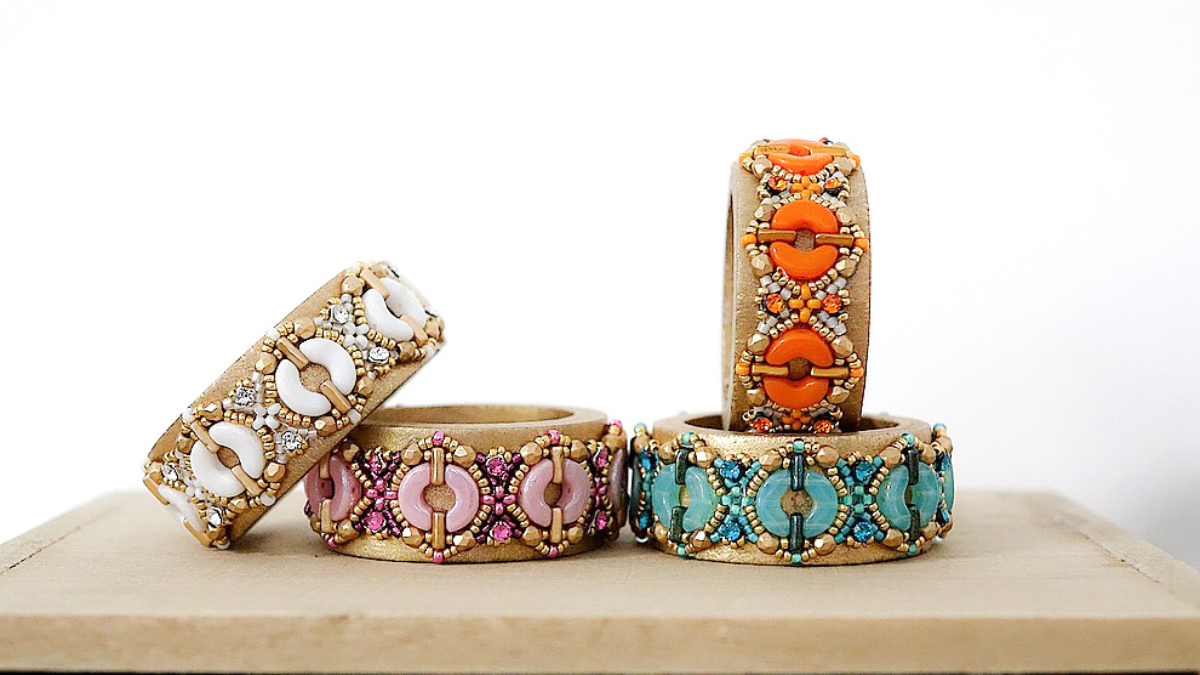 Schema Portatovaglioli fai da te in bambù con perle di vetro Arcos e Piros di Puca Schema Portatovaglioli fai da te in bambù con perle di vetro Arcos e Piros di Puca