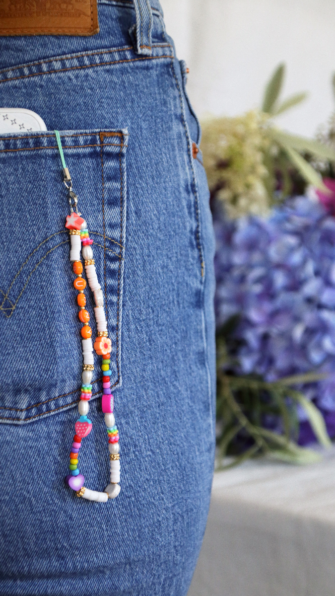 Schema Gioielli per il telefono con perline di lettere, heishi e perline di argilla polimerica