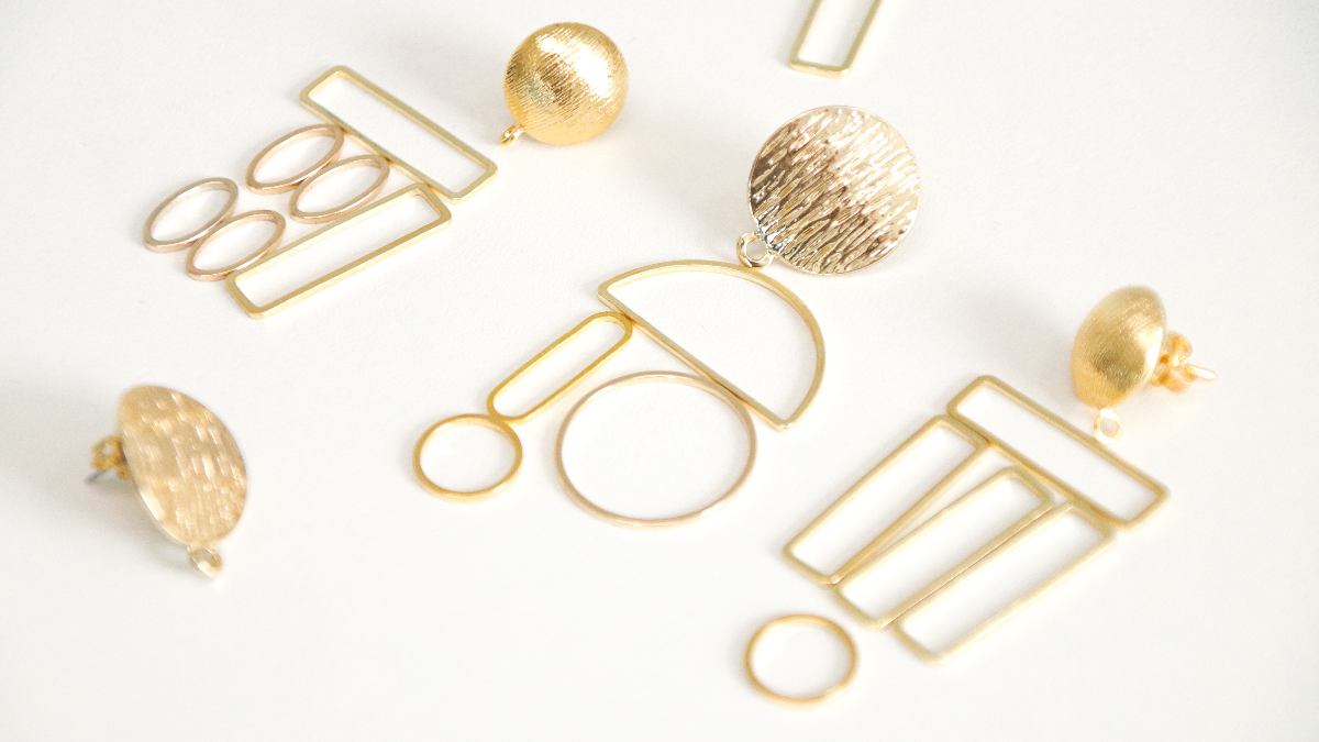 Orecchini asimmetrici in filo d'oro e d'argento linhasita macramé : Tappa 1 Orecchini asimmetrici in filo d'oro e d'argento linhasita macramé : Tappa 1