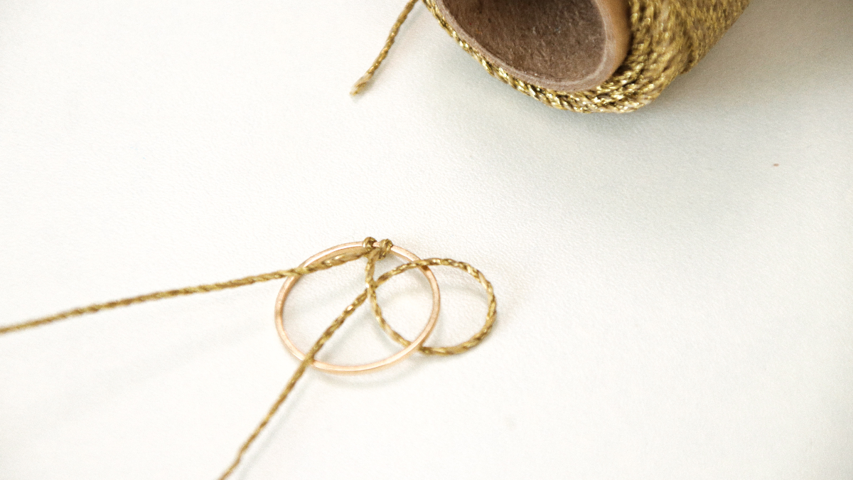 Orecchini asimmetrici in filo d'oro e d'argento linhasita macramé : Tappa 2 Orecchini asimmetrici in filo d'oro e d'argento linhasita macramé : Tappa 2