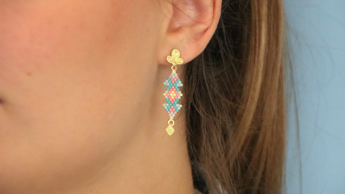 Schema Orecchini Miyuki pastello a punto mattone con griglia di tessitura