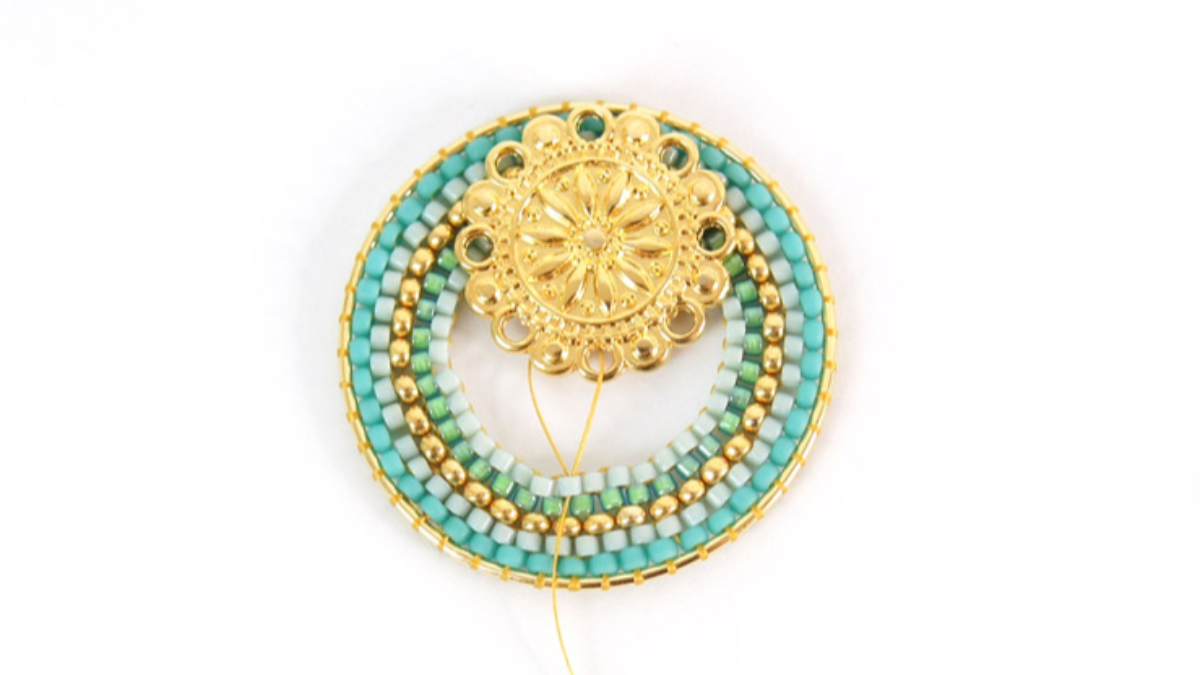 Orecchini con perline tonde turchesi Brick Stitch : Tappa 12