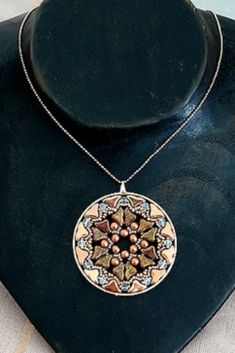 Schema Ciondolo Lily Rose con perle di vetro Kalos e Helios di Puca