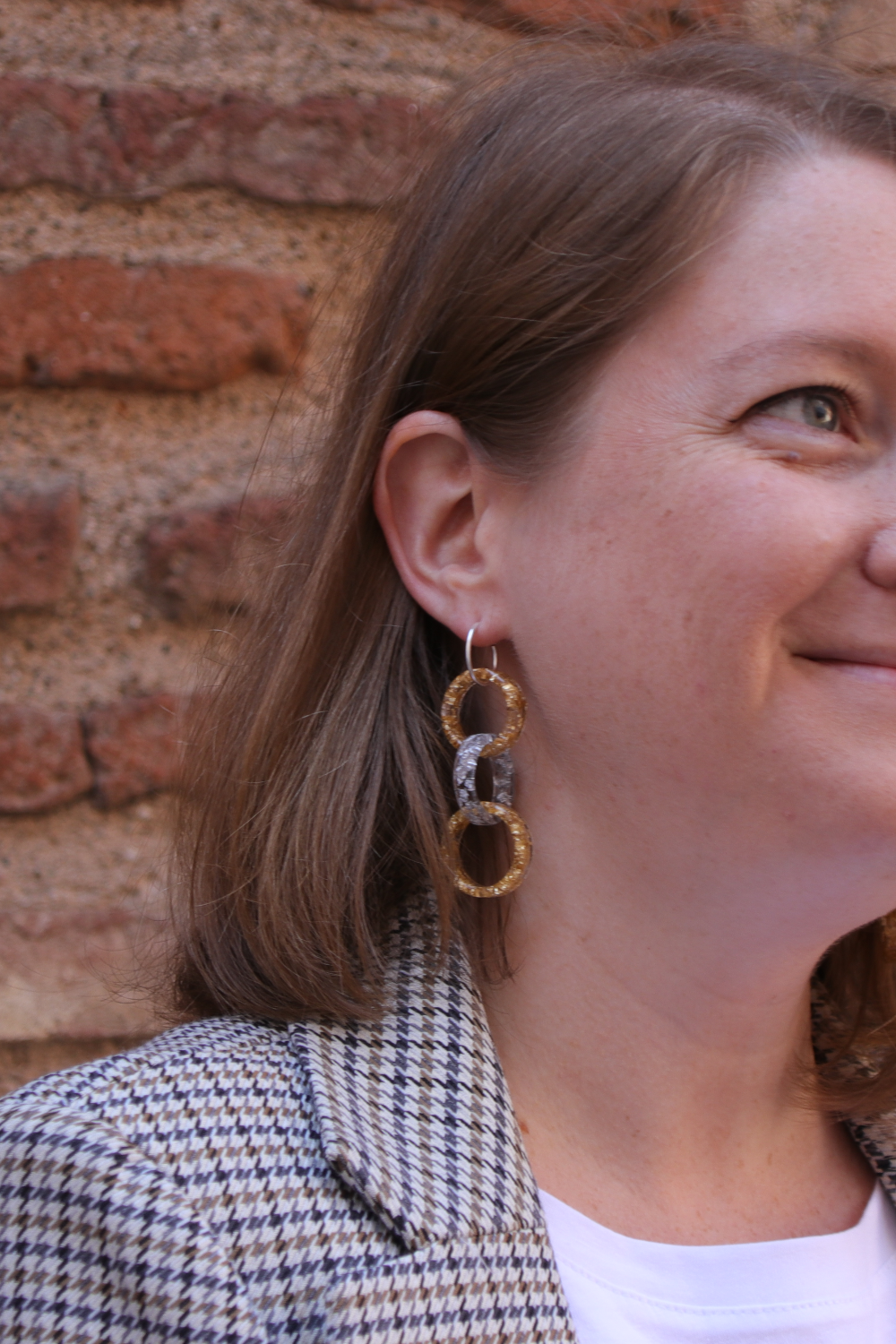 Schema Orecchini a cerchio in resina con anelli intrecciati Schema Orecchini a cerchio in resina con anelli intrecciati