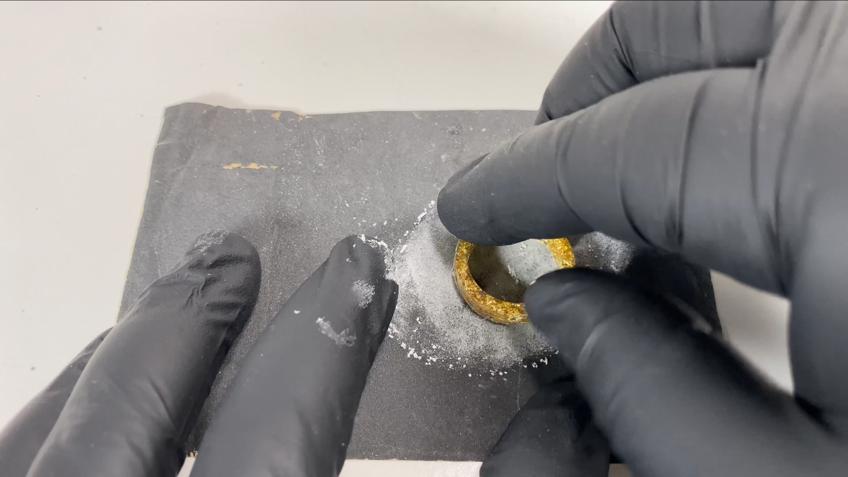 Orecchini a cerchio in resina con anelli intrecciati : Tappa 8 Orecchini a cerchio in resina con anelli intrecciati : Tappa 8